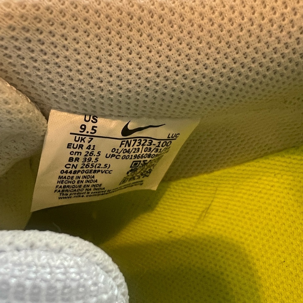 Women's Court Vision Low Casual Sneakers - Picture 6 of 6
